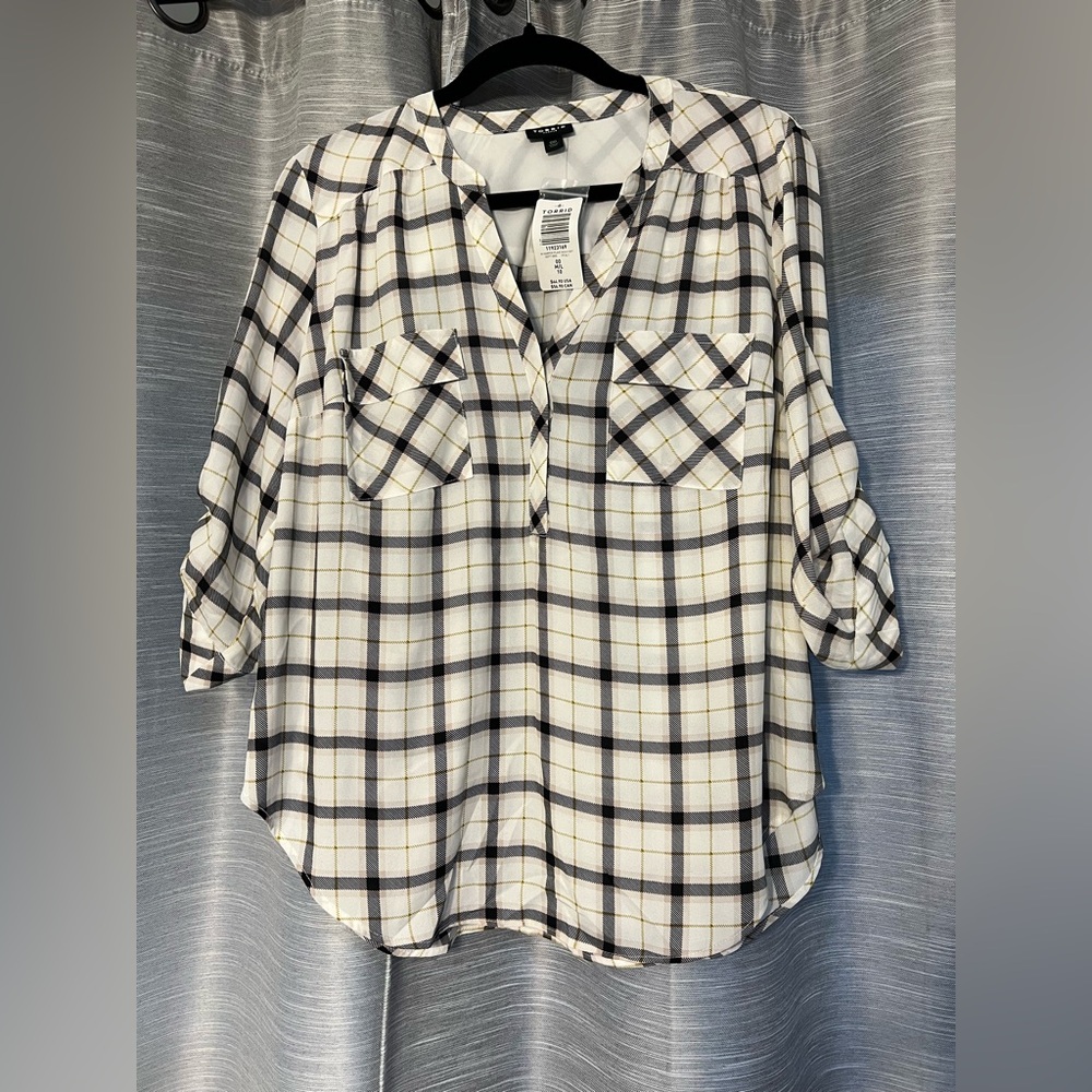 Torrid Woman’s Harper Black and White Plaid Blouse Classic Chic Size is 00 - Picture 2 of 6